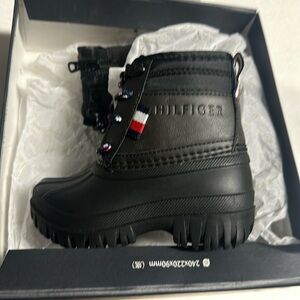 Tommy Hilfiger Snow Boots kids size 7